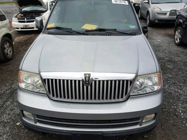5LMFU28596LJ08370 - 2006 LINCOLN NAVIGATOR Srebrny zdjęcie 7