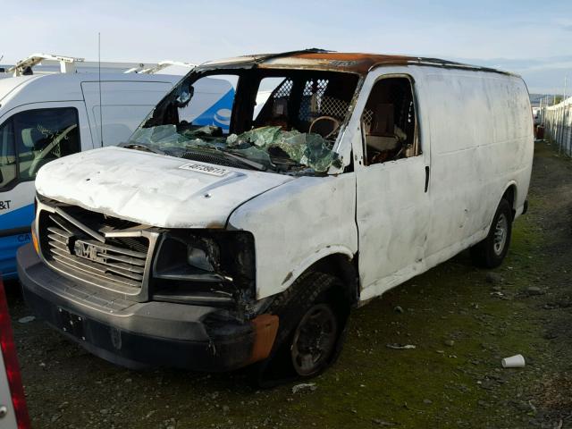 1GTGG25V571206428 - 2007 GMC SAVANA G25 WHITE photo 2