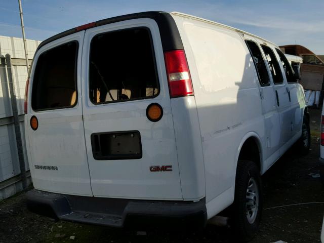 1GTGG25V571206428 - 2007 GMC SAVANA G25 WHITE photo 4