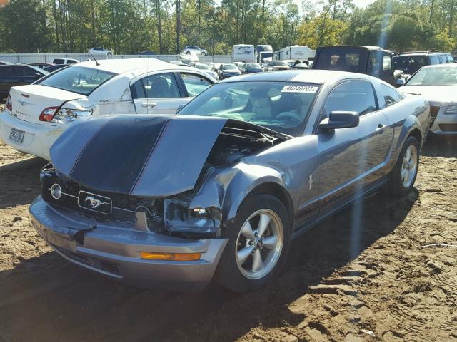 1ZVFT80N075356602 - 2007 FORD MUSTANG SILVER photo 2