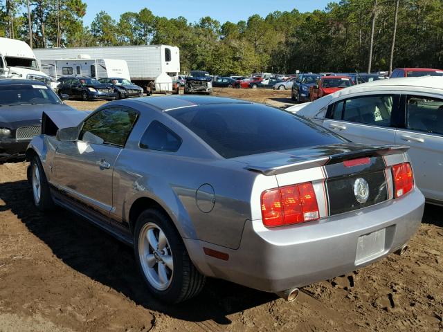 1ZVFT80N075356602 - 2007 FORD MUSTANG SILVER photo 3