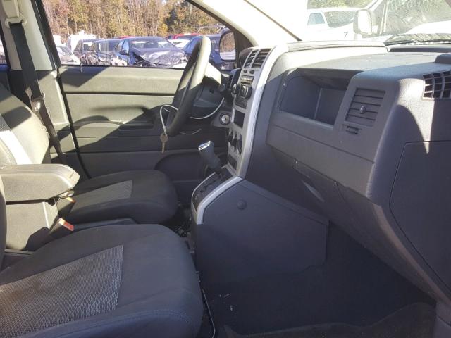 1J8FF47W58D733507 - 2008 JEEP COMPASS SP 银色 照片 5