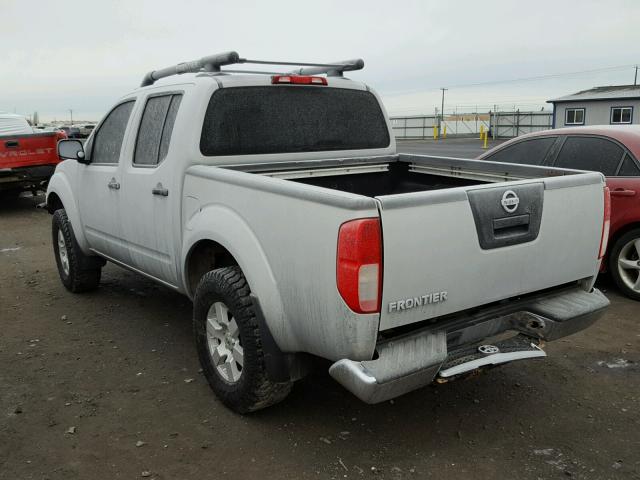 1N6AD07W35C400222 - 2005 NISSAN FRONTIER C SILVER photo 3