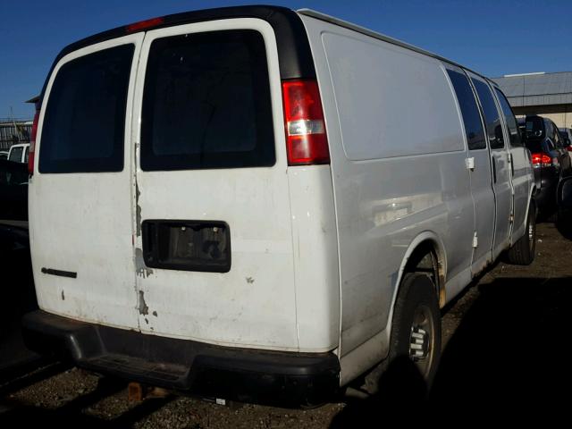 1GCHG39V471108575 - 2007 CHEVROLET EXPRESS G3 WHITE photo 4