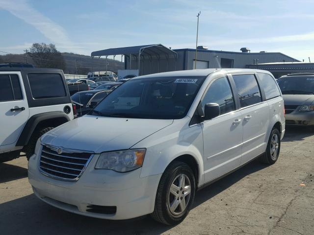 2A4RR4DE9AR233886 - 2010 CHRYSLER TOWN & COU WHITE photo 2