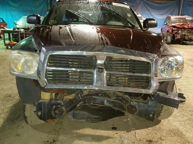 1D7HW48N85S178118 - 2005 DODGE DAKOTA QUA MAROON photo 9