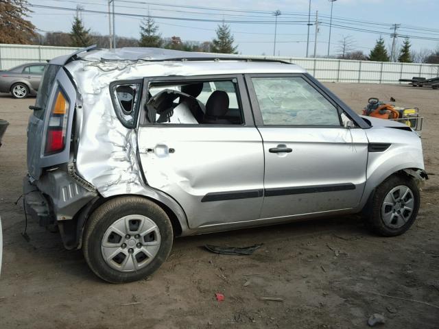 KNDJT2A11B7714793 - 2011 KIA SOUL SILVER photo 9