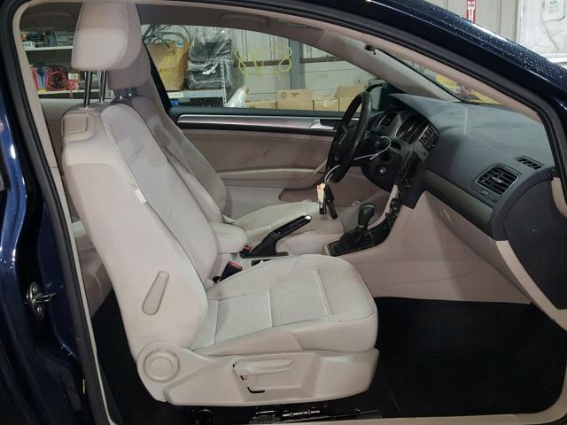 3VW917AU5GM009716 - 2016 VOLKSWAGEN GOLF BASE 蓝色 照片 5