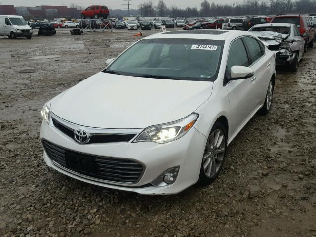 4T1BK1EB2DU010588 - 2013 TOYOTA AVALON BAS WHITE photo 2