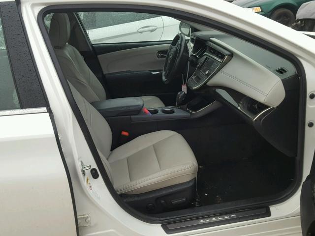 4T1BK1EB2DU010588 - 2013 TOYOTA AVALON BAS WHITE photo 5