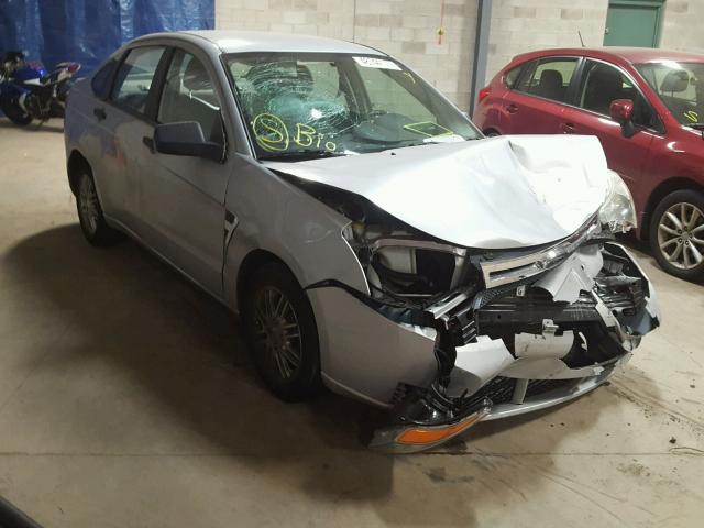 1FAHP35N48W233799 - 2008 FORD FOCUS SE SILVER photo 1