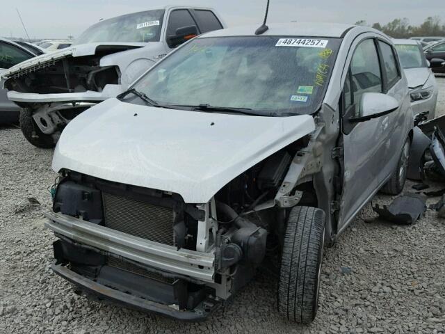 KL8CD6S98DC611908 - 2013 CHEVROLET SPARK 1LT Серебристый фото 2