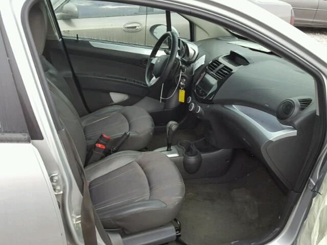 KL8CD6S98DC611908 - 2013 CHEVROLET SPARK 1LT Серебристый фото 5