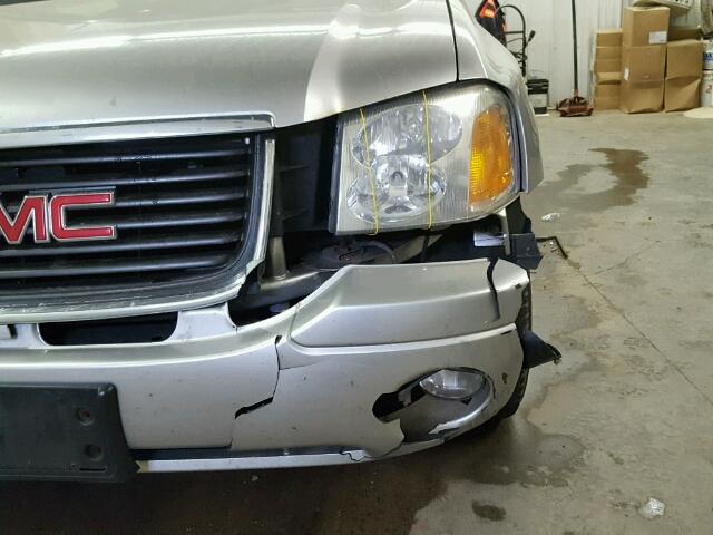 1GKDT13S942136475 - 2004 GMC ENVOY SILVER photo 9