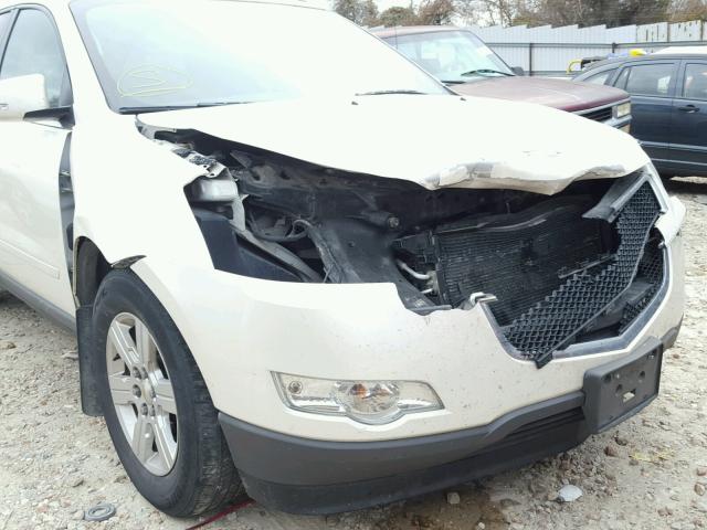 1GNKVJED6CJ300305 - 2012 CHEVROLET TRAVERSE L WHITE photo 9