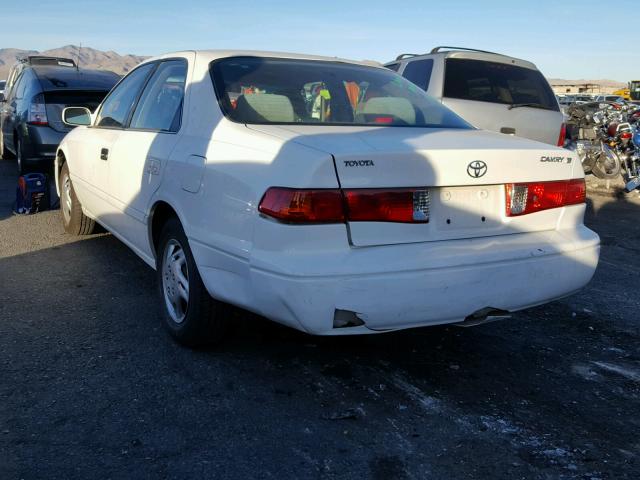 4T1BG22KXYU749144 - 2000 TOYOTA CAMRY CE WHITE photo 3