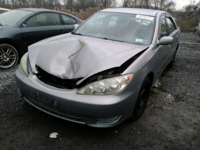 4T1BE32K25U632066 - 2005 TOYOTA CAMRY LE SILVER photo 2