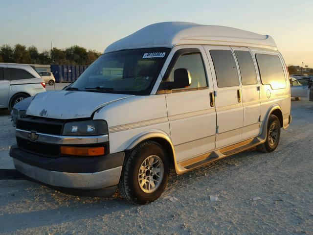 1GBFG15T171119506 - 2007 CHEVROLET EXPRESS G1 WHITE photo 2