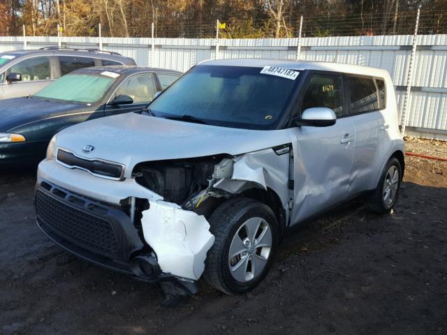 KNDJN2A24F7803198 - 2015 KIA SOUL SILVER photo 2