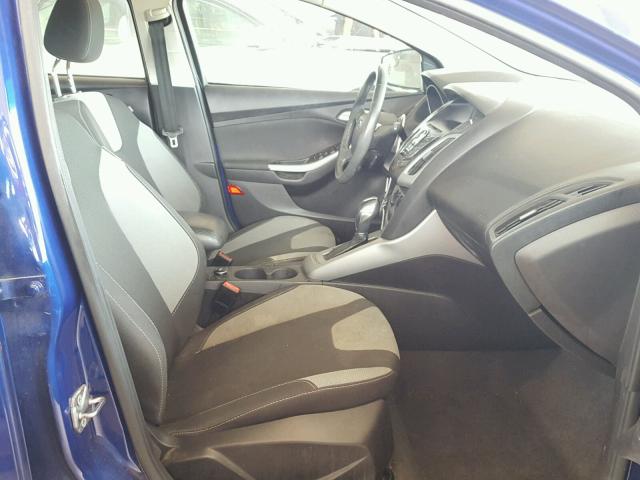 1FAHP3K20CL260177 - 2012 FORD FOCUS SE BLUE photo 5