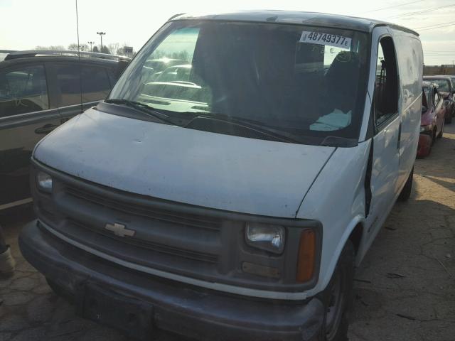 1GCGG25R221225868 - 2002 CHEVROLET EXPRESS G2 WHITE photo 2