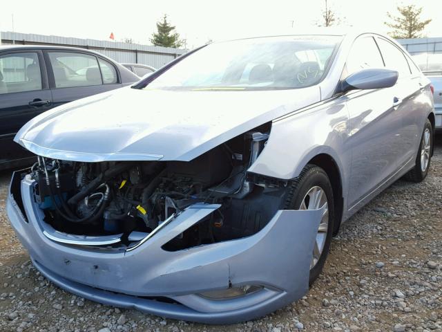 5NPEB4AC8DH671313 - 2013 HYUNDAI SONATA GLS BLUE photo 2