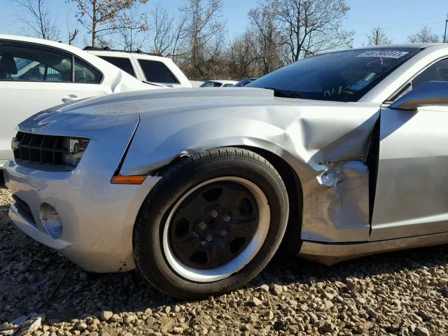 2G1FE1E30C9109274 - 2012 CHEVROLET CAMARO LS GRAY photo 9