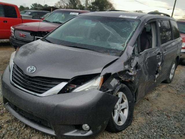 5TDKK3DC0CS220605 - 2012 TOYOTA SIENNA LE SILVER photo 2