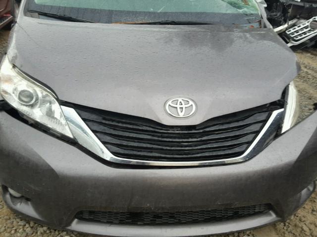 5TDKK3DC0CS220605 - 2012 TOYOTA SIENNA LE SILVER photo 7