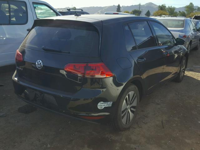 WVWKP7AU4GW915648 - 2016 VOLKSWAGEN E-GOLF SE BLACK photo 4