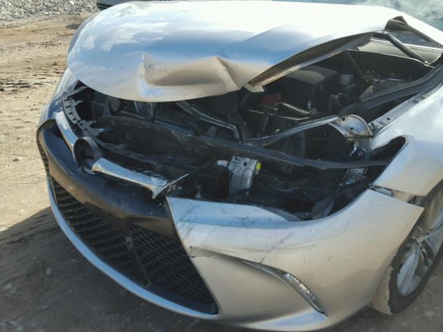 4T1BF1FK0FU885819 - 2015 TOYOTA CAMRY LE 银色 照片 9