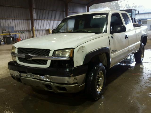 1GCHC29113E125257 - 2003 CHEVROLET SILVERADO WHITE photo 2