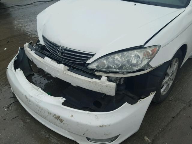 4T1BF30K85U084669 - 2005 TOYOTA CAMRY LE WHITE photo 10