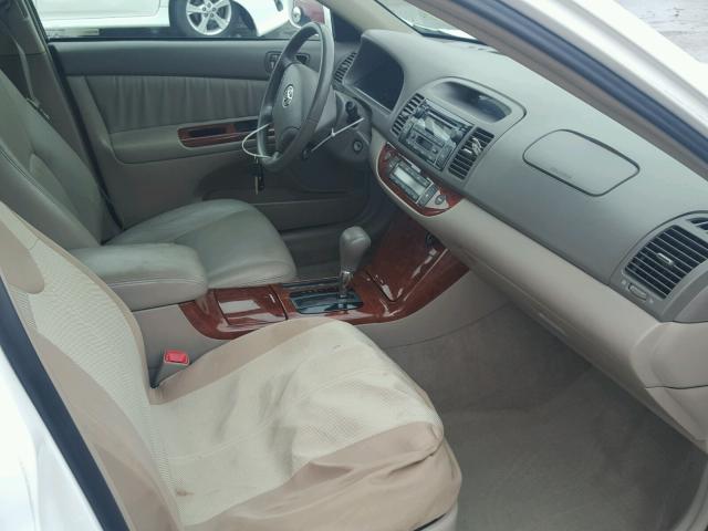 4T1BF30K85U084669 - 2005 TOYOTA CAMRY LE თეთრი ფოტო 5