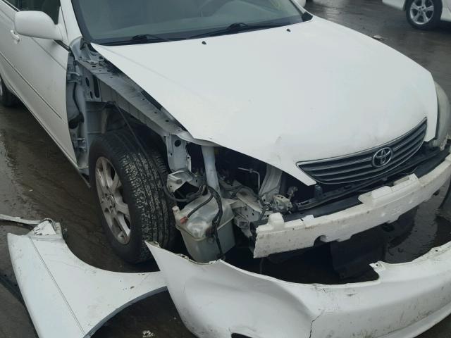 4T1BF30K85U084669 - 2005 TOYOTA CAMRY LE თეთრი ფოტო 9