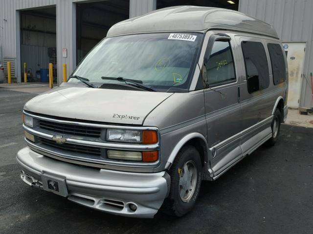 1GBFG15R821214352 - 2002 CHEVROLET EXPRESS G1 SILVER photo 2