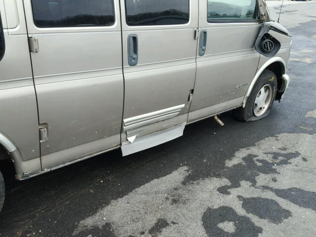 1GBFG15R821214352 - 2002 CHEVROLET EXPRESS G1 SILVER photo 9