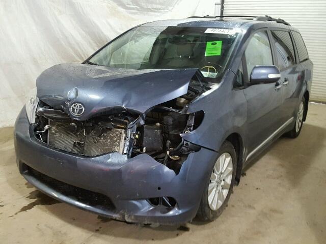 5TDDK3DC6DS056559 - 2013 TOYOTA SIENNA XLE BLUE photo 2