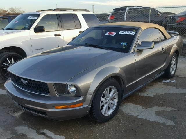 1ZVFT84N655198788 - 2005 FORD MUSTANG BROWN photo 2