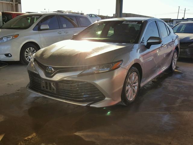 JTNB11HK6J3013204 - 2018 TOYOTA CAMRY L 银色 照片 2