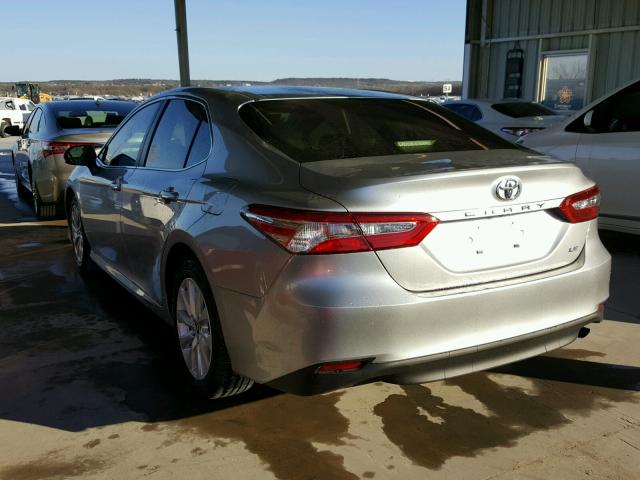 JTNB11HK6J3013204 - 2018 TOYOTA CAMRY L 银色 照片 3