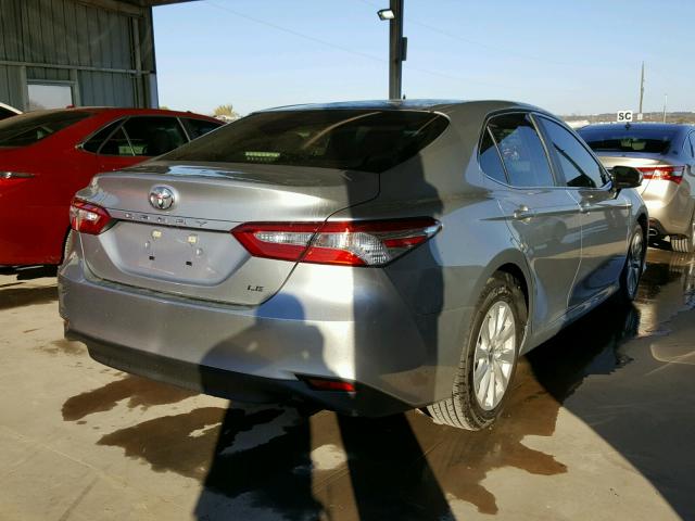JTNB11HK6J3013204 - 2018 TOYOTA CAMRY L 银色 照片 4
