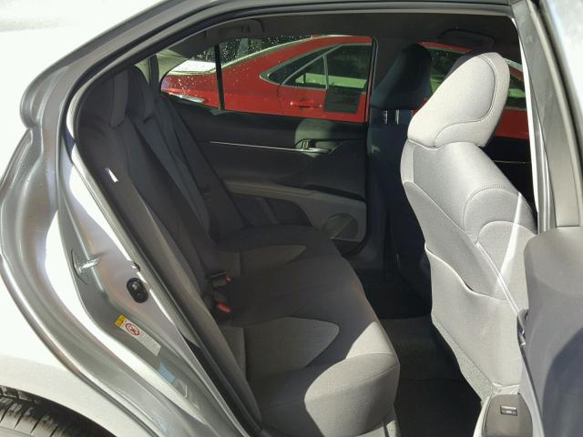 JTNB11HK6J3013204 - 2018 TOYOTA CAMRY L 银色 照片 6