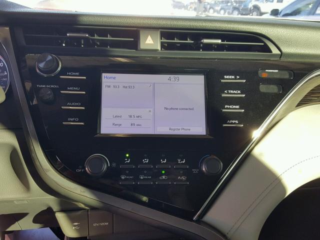 JTNB11HK6J3013204 - 2018 TOYOTA CAMRY L 银色 照片 9