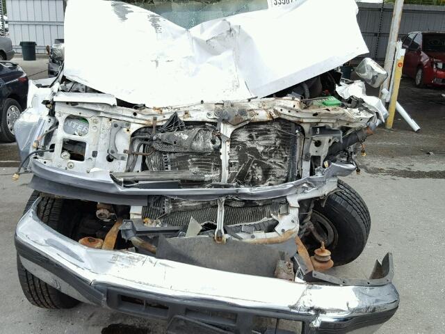 1FTHX25F3TEB45211 - 1996 FORD F250 WHITE photo 7