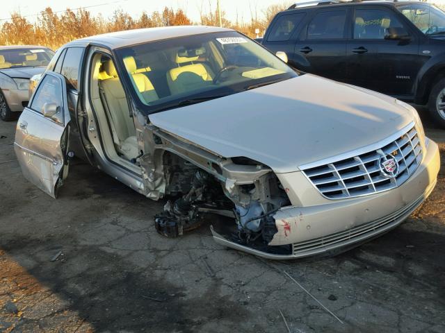 1G6KD57Y98U172640 - 2008 CADILLAC DTS TAN photo 1