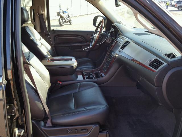 1GYS4GEF7CR263423 - 2012 CADILLAC ESCALADE E BLACK photo 5