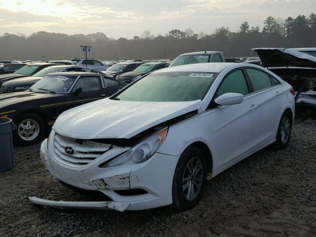 5NPEB4AC3DH799328 - 2013 HYUNDAI SONATA GLS WHITE photo 2