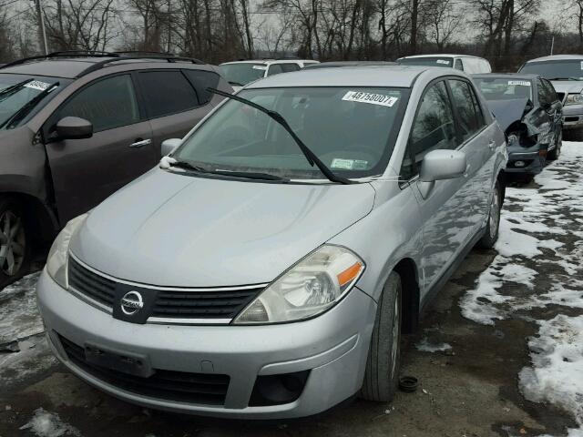 3N1BC11E57L401432 - 2007 NISSAN VERSA S SILVER photo 2