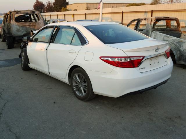 4T1BF1FK0GU518453 - 2016 TOYOTA CAMRY LE WHITE photo 3